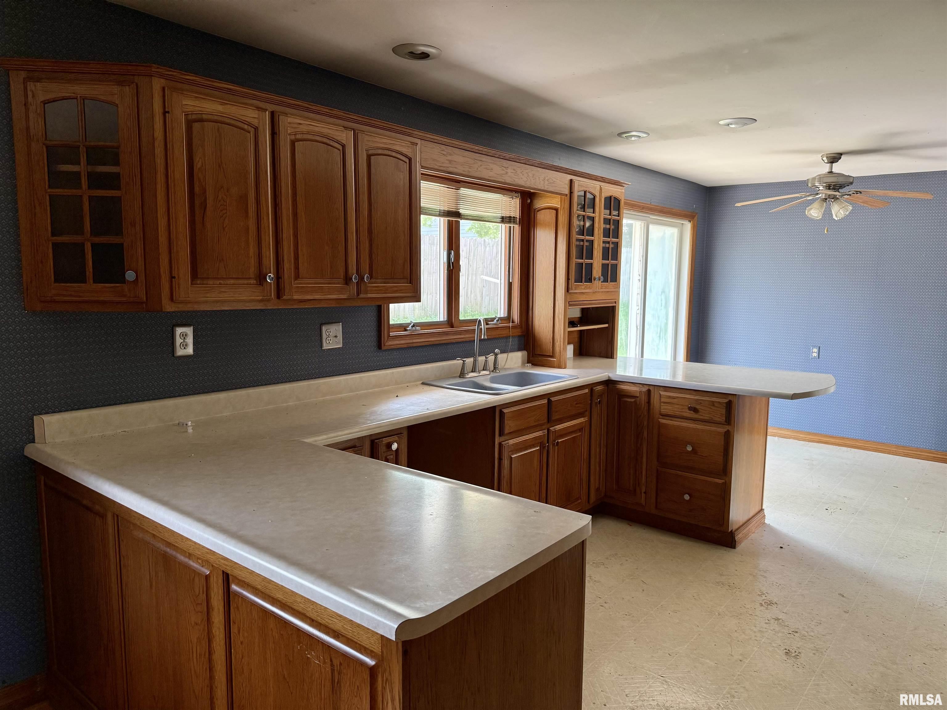 Property Photo:  413 Hillcrest Drive  IL 61520 