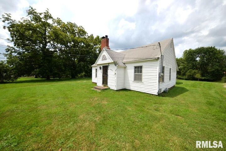 Property Photo:  909 &Amp 905 Fairfield Road  IL 62864 