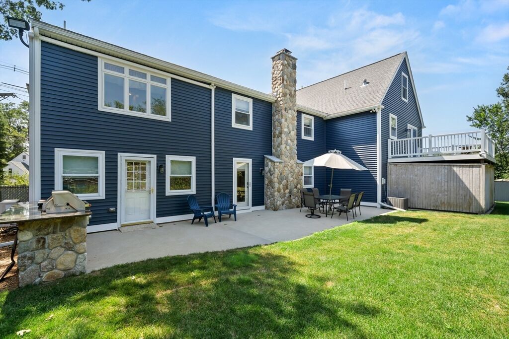 Property Photo: 886 Methuen St MA 01826