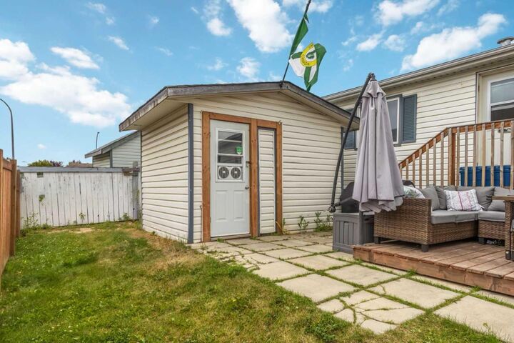 Photo de la propriété: 101 Hoehne Street AB T9K 2K8