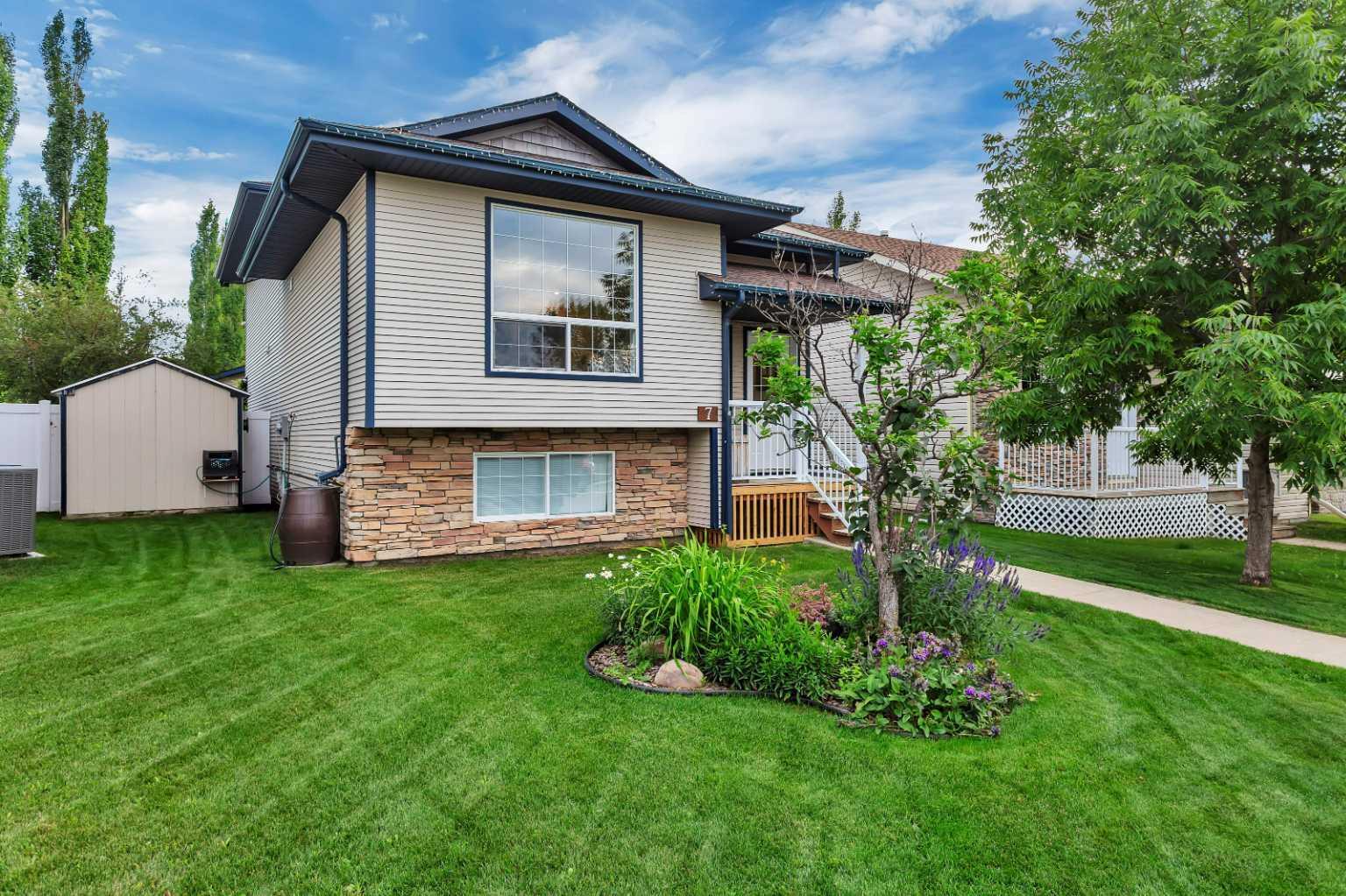 Property Photo: 7 Ralston Crescent AB T4P 3Y5