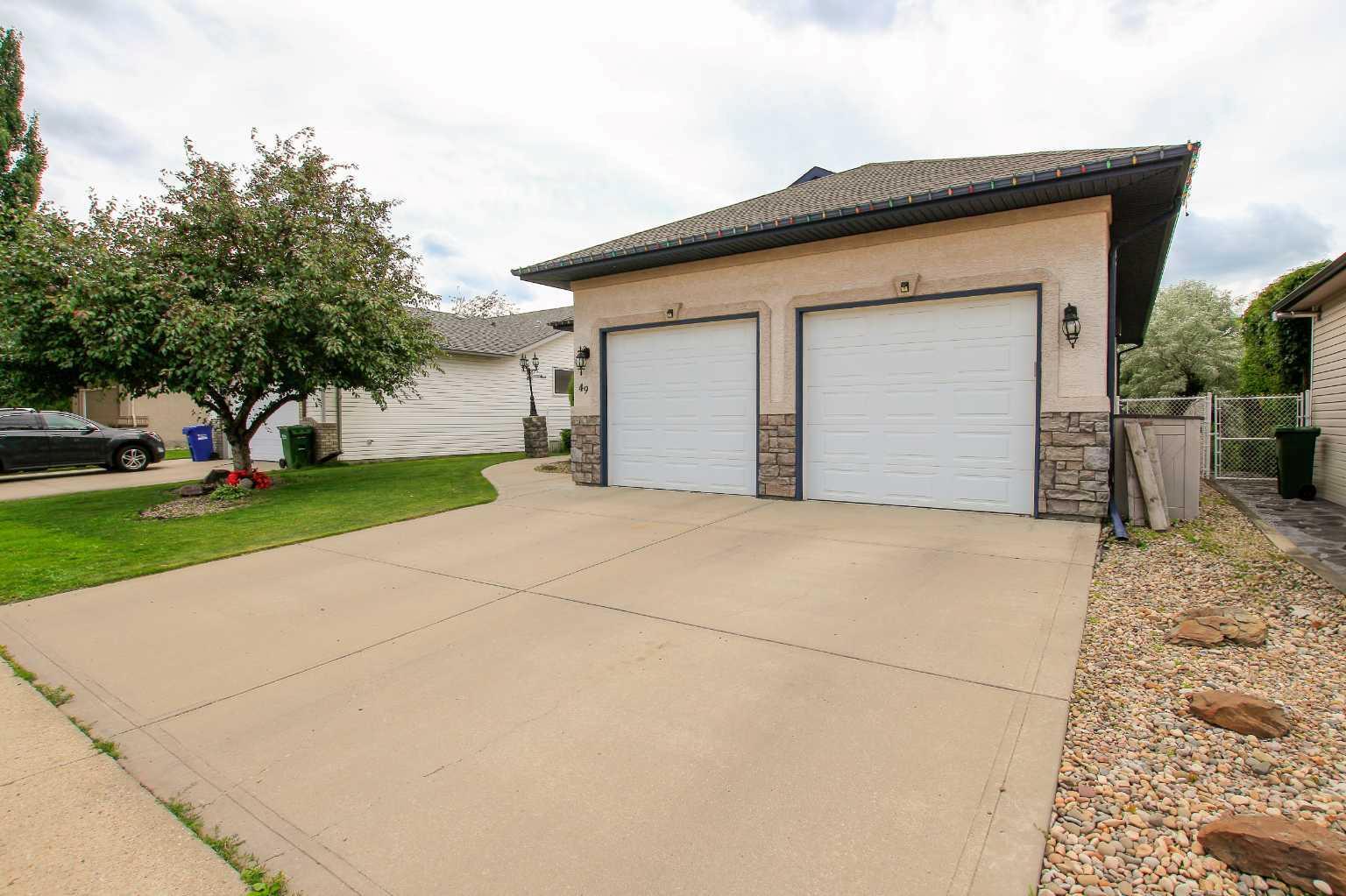Property Photo:  49 Leung Close  AB T4R 2W6 
