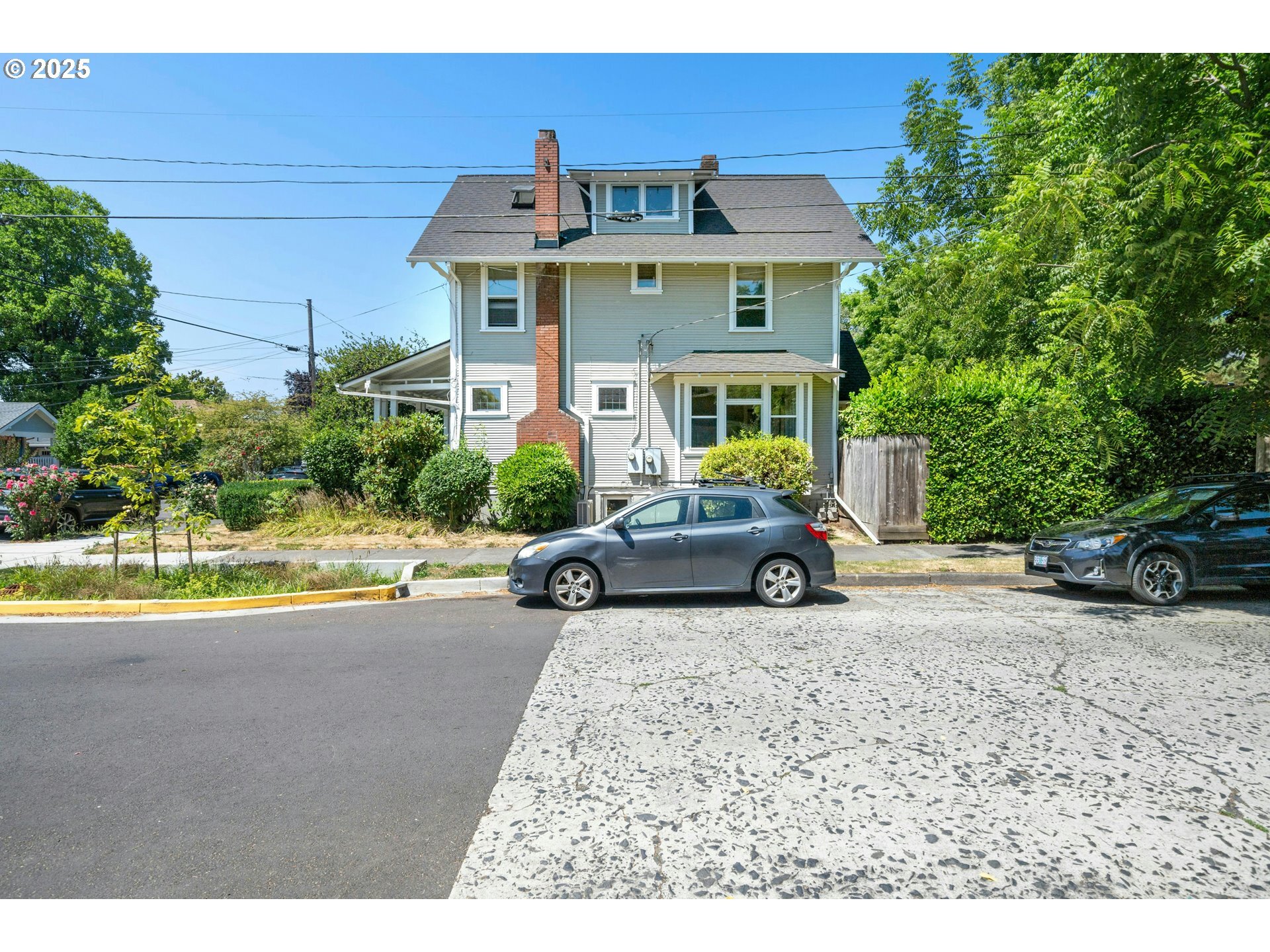 Property Photo:  3955 SE Madison St  OR 97214 