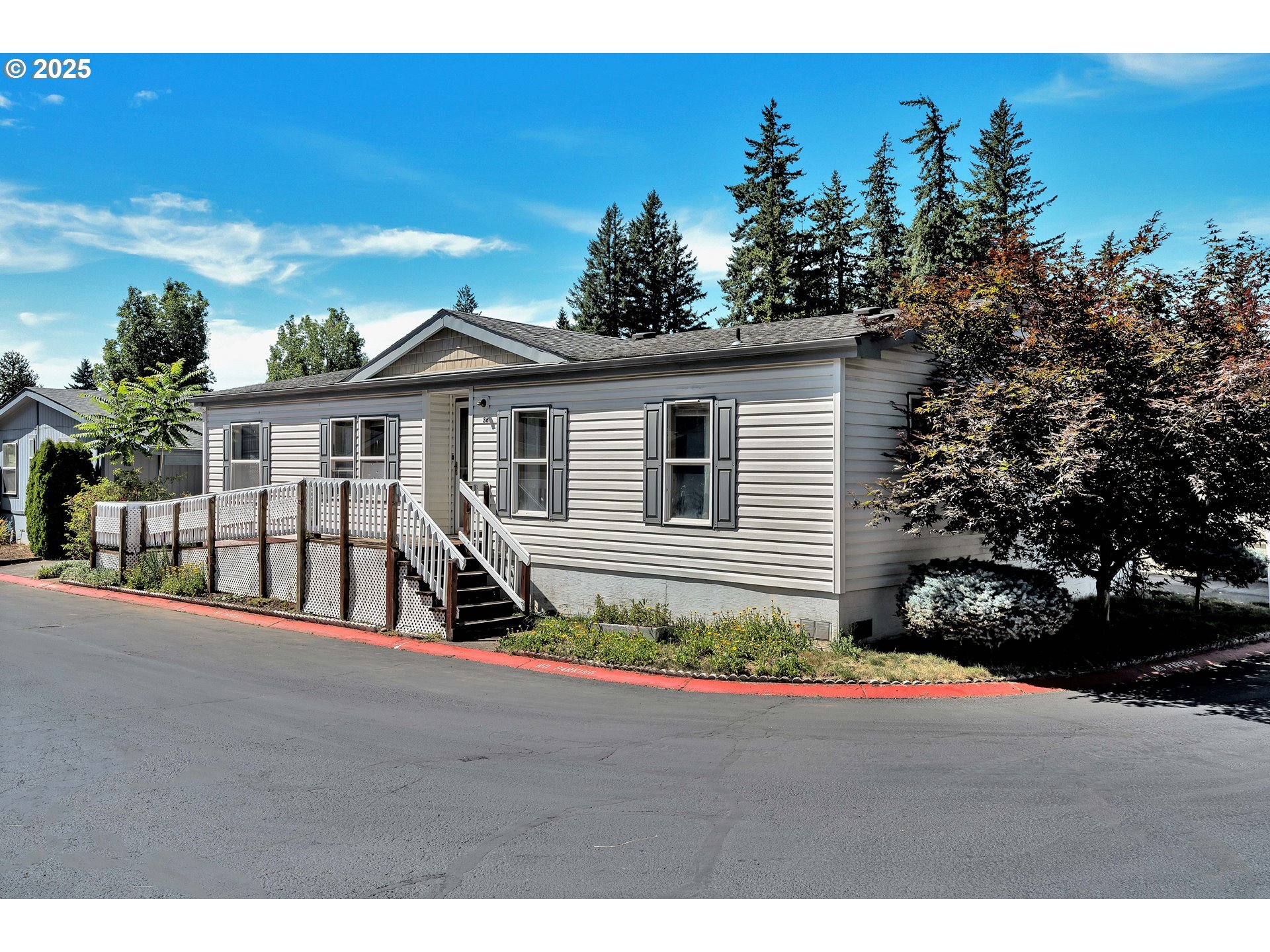 Property Photo: 15768 SE Powell Blvd 36 OR 97236