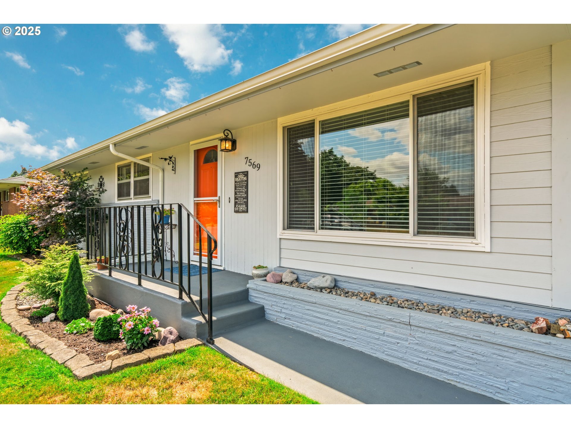 Property Photo:  7569 Delaware Ln  WA 98664 