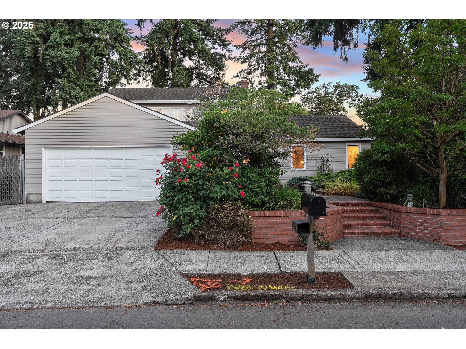 Property Photo: 7560 Cason Ln OR 97027