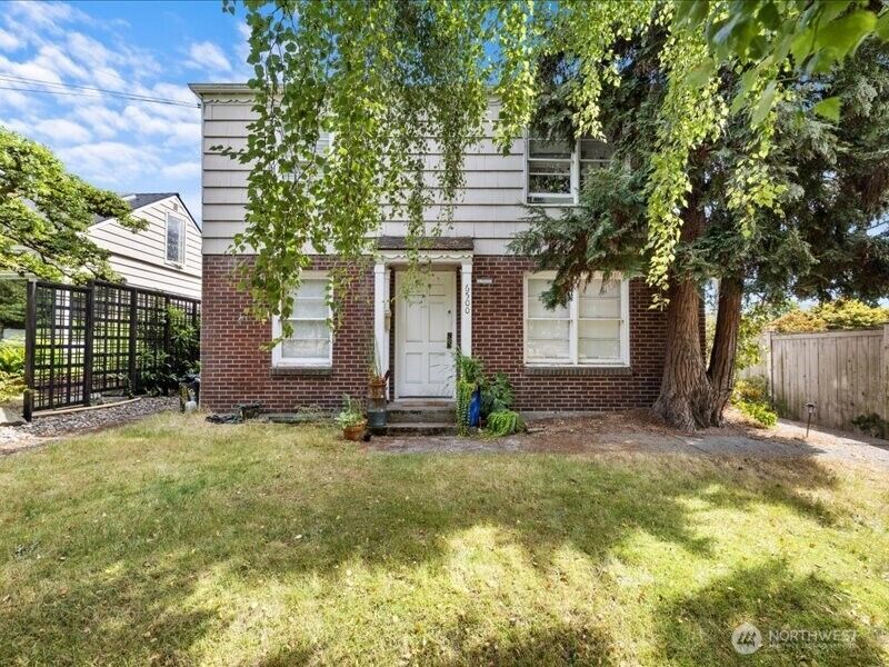 Property Photo: 1902 NE 65th Street WA 98115