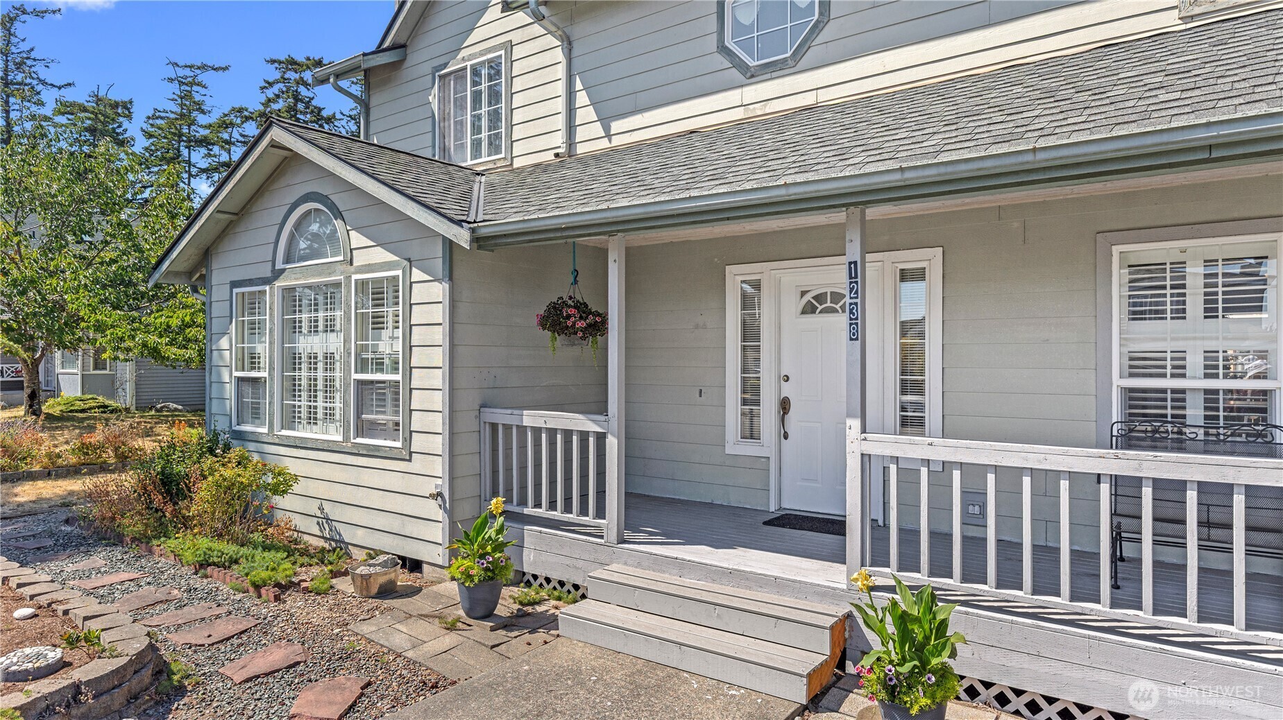 Property Photo:  1238 SW 6th Ave  WA 98277 