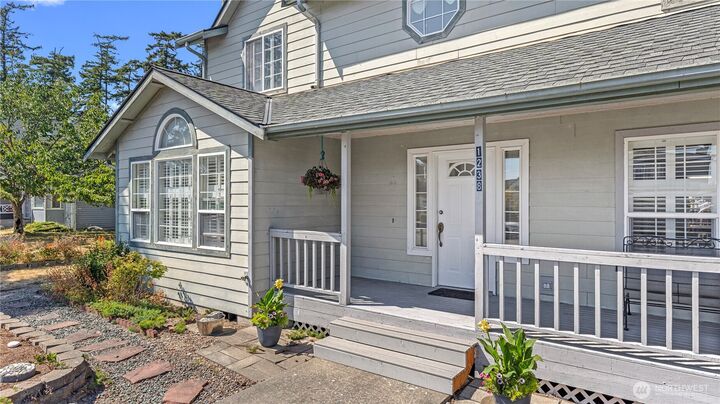 Property Photo: 1238 SW 6th Ave WA 98277