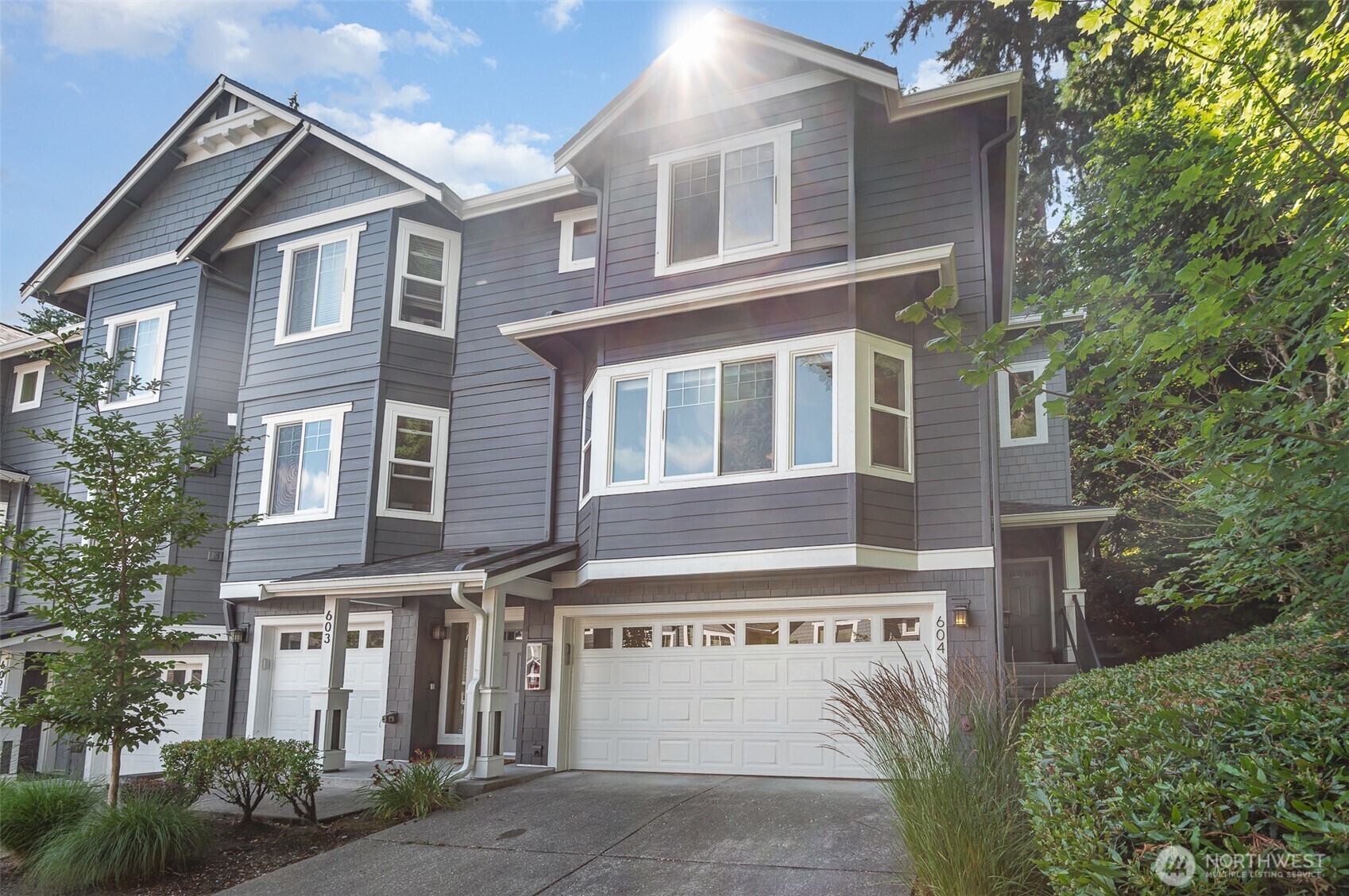 Property Photo:  5523  Lakemont Boulevard SE 604  WA 98006 