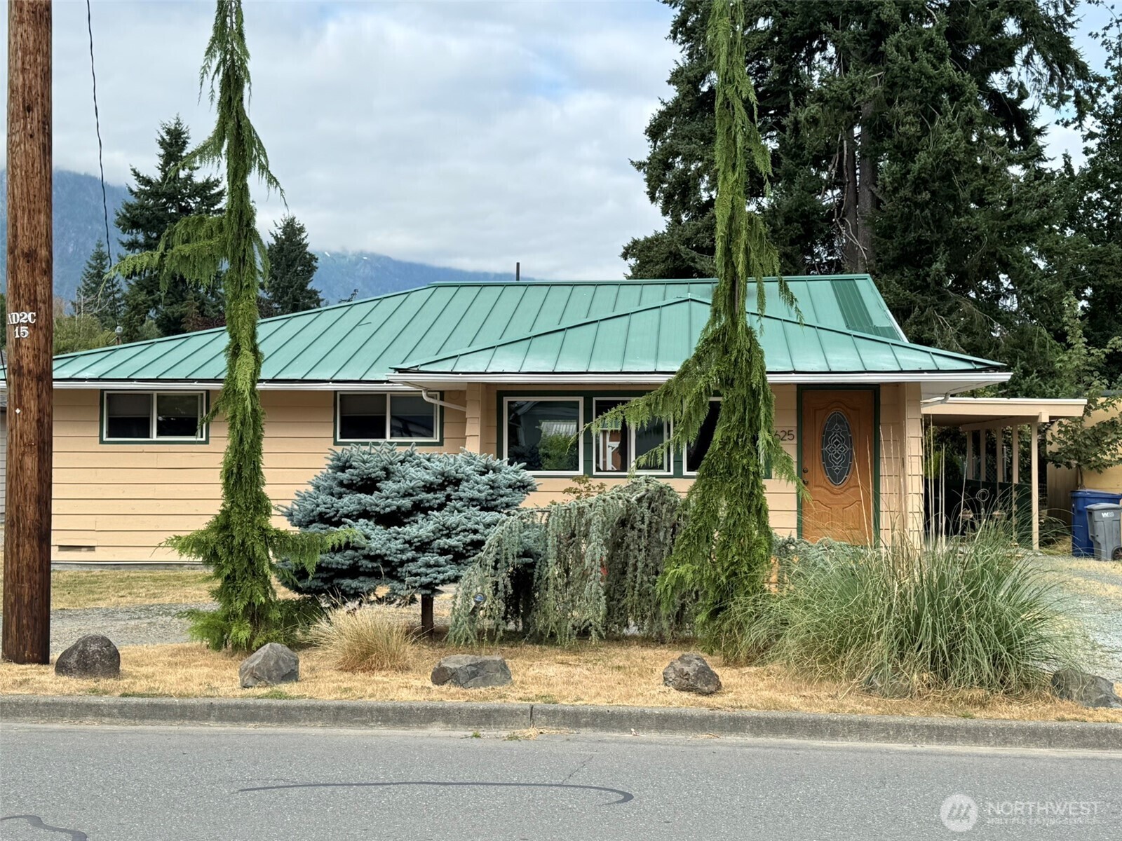 Property Photo: 625 Sauk Avenue WA 98241