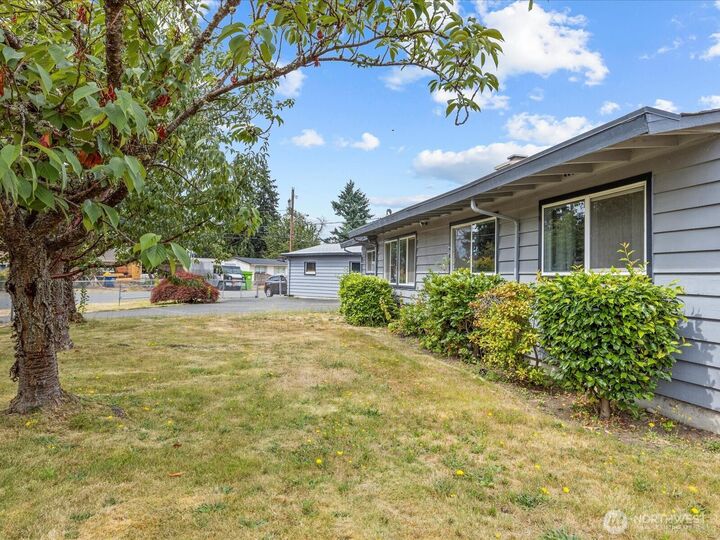 Property Photo: 18701 3rd Avenue S WA 98148