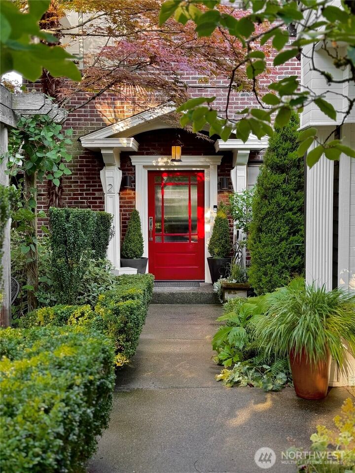 1013  Summit Avenue E 2  Seattle WA 98102 photo