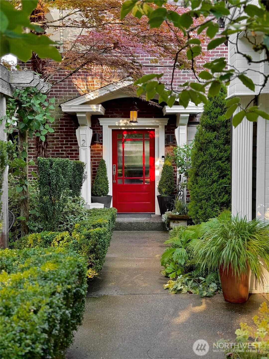 Property Photo:  1013  Summit Avenue E 2  WA 98102 