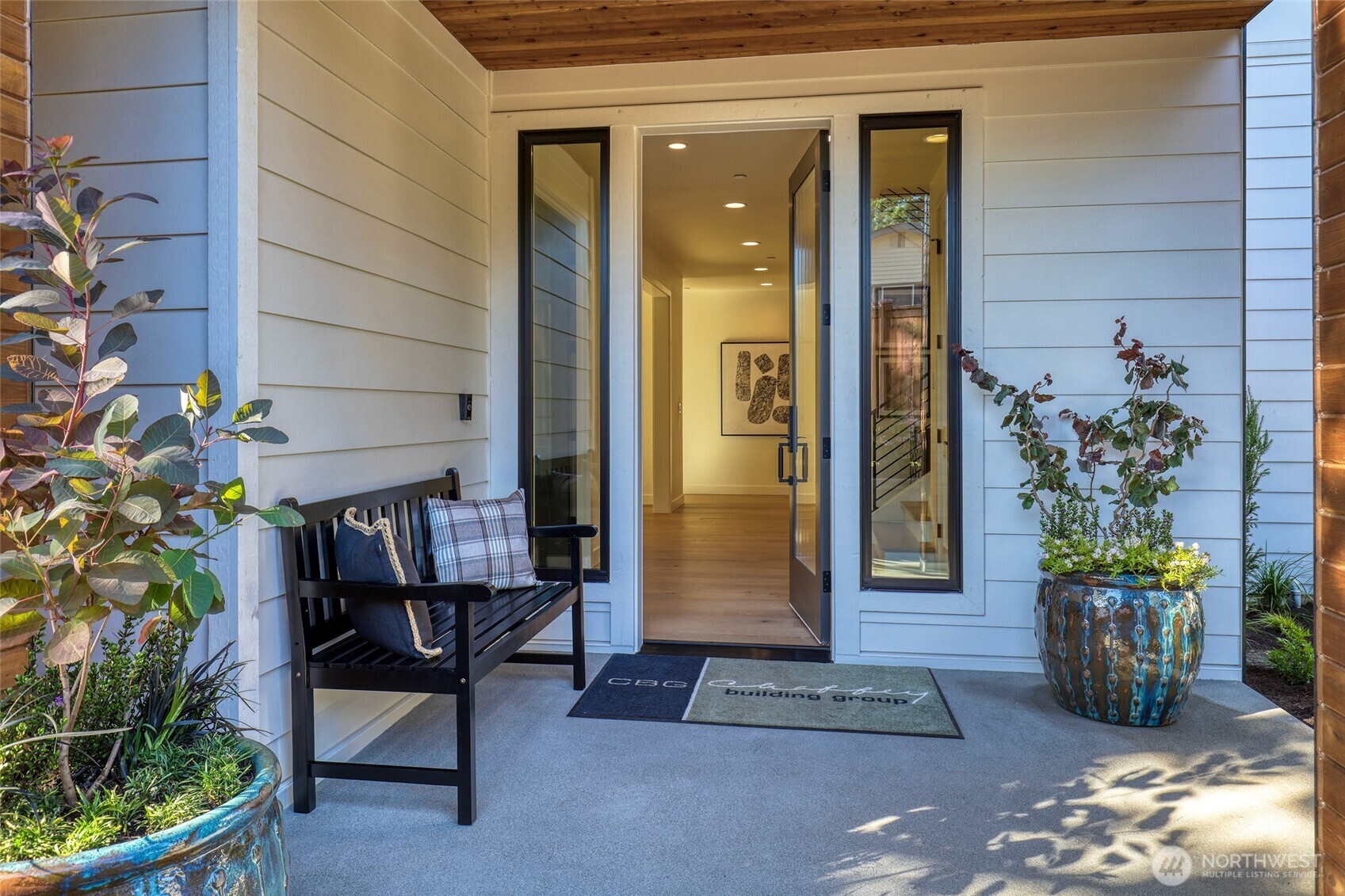 Property Photo:  912  18th Avenue W  WA 98033 