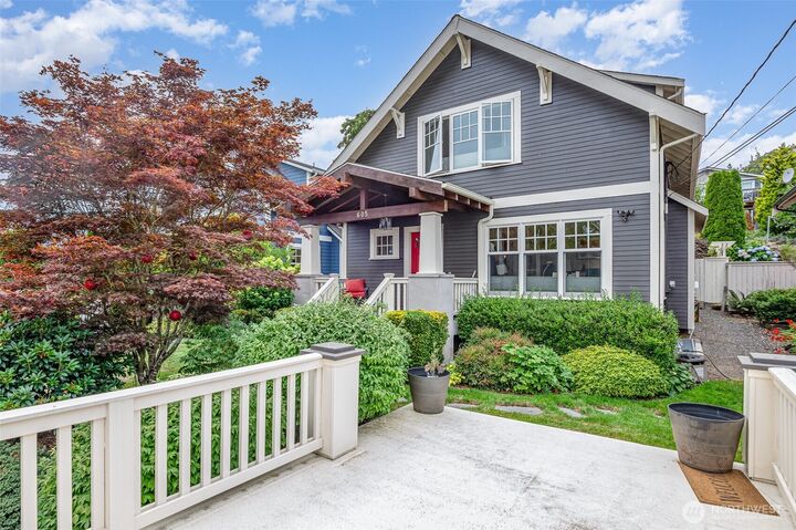 Property Photo:  605  20th Avenue  WA 98122 