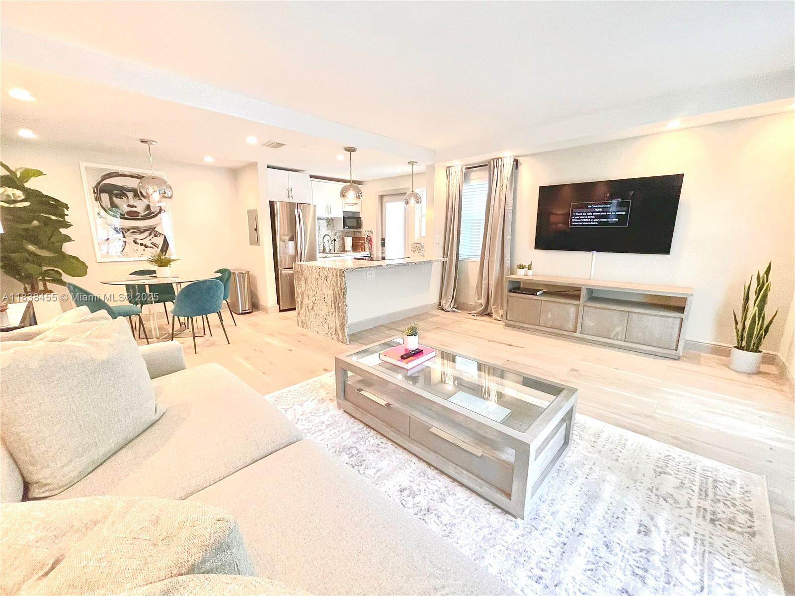 Property Photo: 626 Meridian Ave 1 FL 33139
