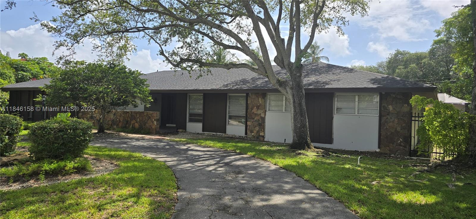14285 SW 72nd Ct  Palmetto Bay FL 33158 photo