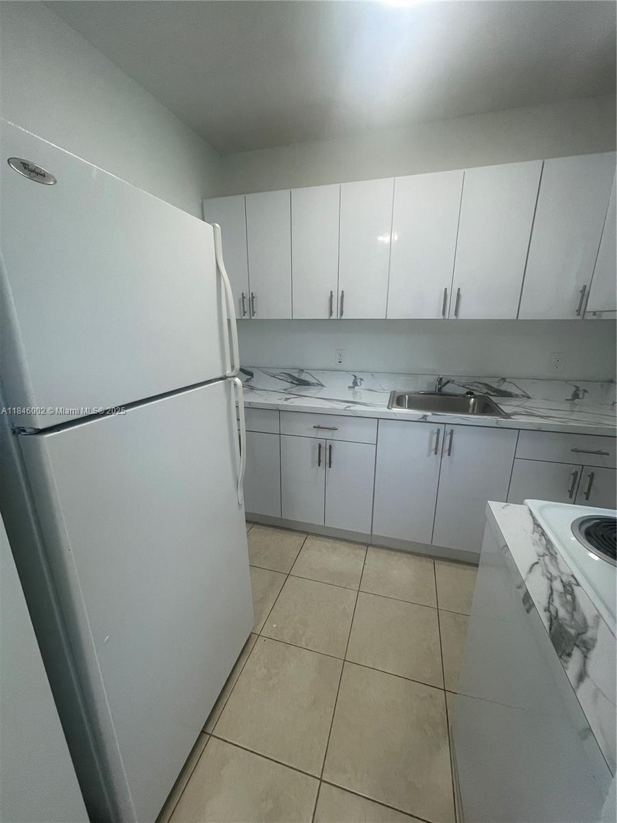 Property Photo: 553 SW 7th St 2 FL 33130