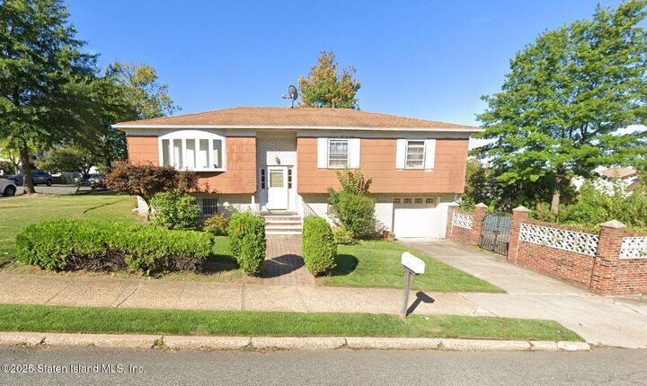 306 Todt Hill Road  Staten Island NY 10314 photo