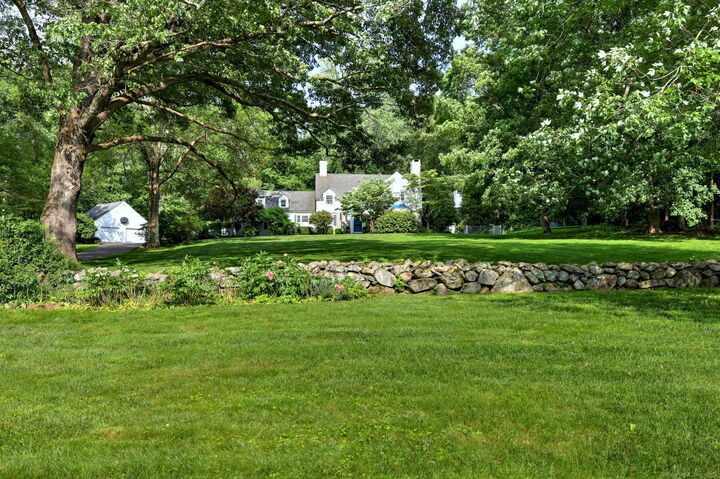 Property Photo:  4 Brook Road  CT 06525 