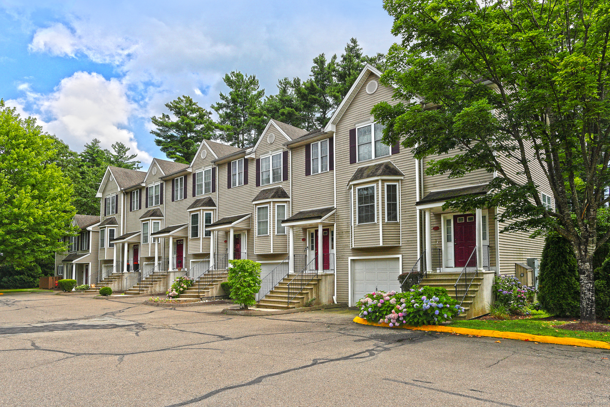 Property Photo:  157 Leeder Hill Drive Apt 503  CT 06517 