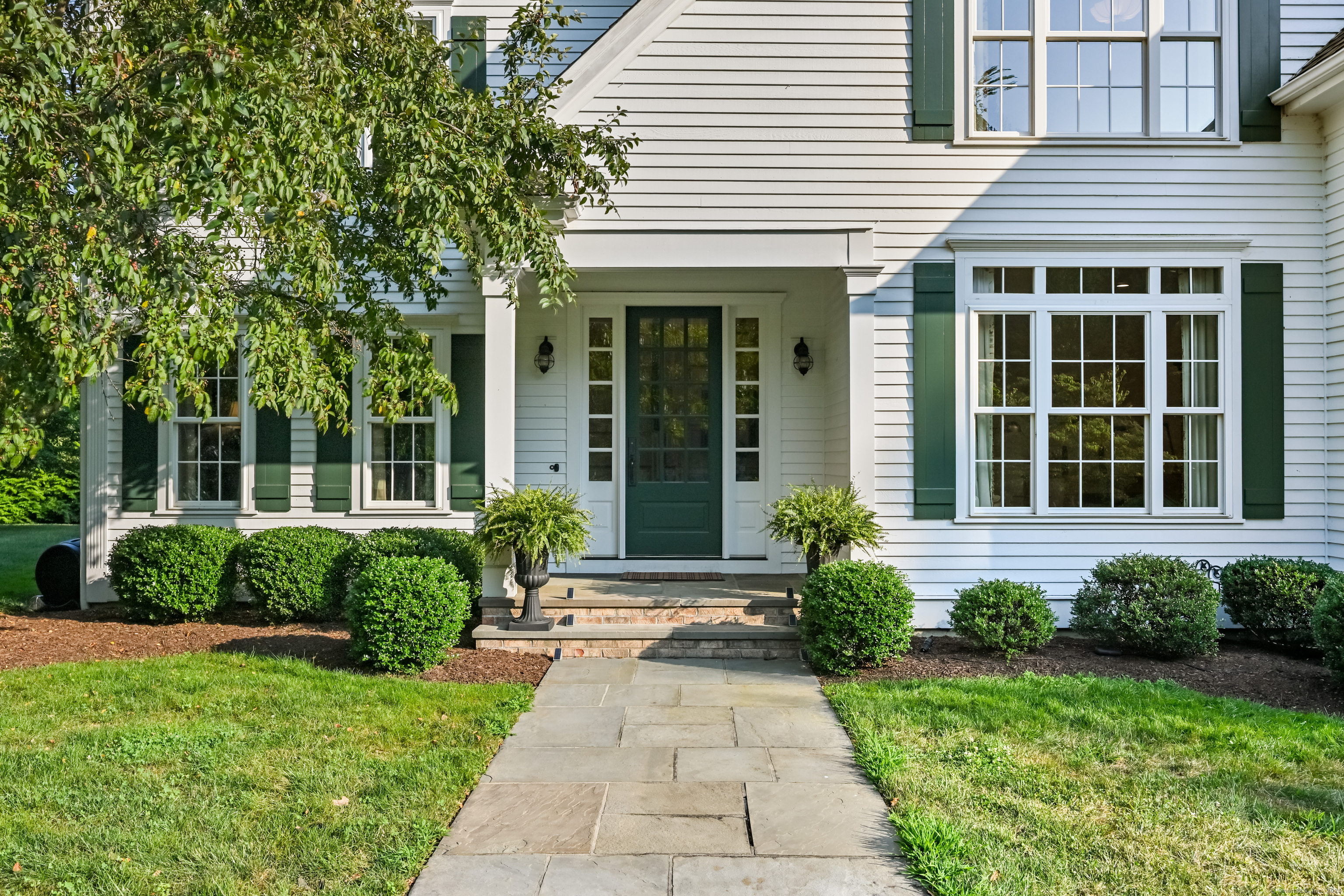 Property Photo:  4 Golf View Drive  CT 06612 