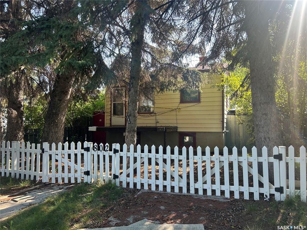 Photo de la propriété:  802 M Avenue S  SK S7M 2L5 