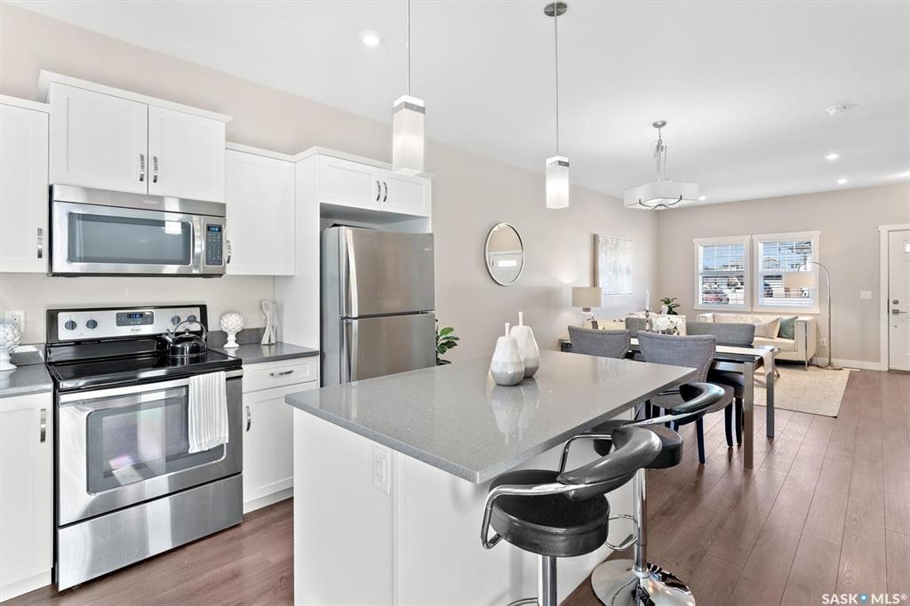 Property Photo: 1214 Pringle Way SK S7T 0X5
