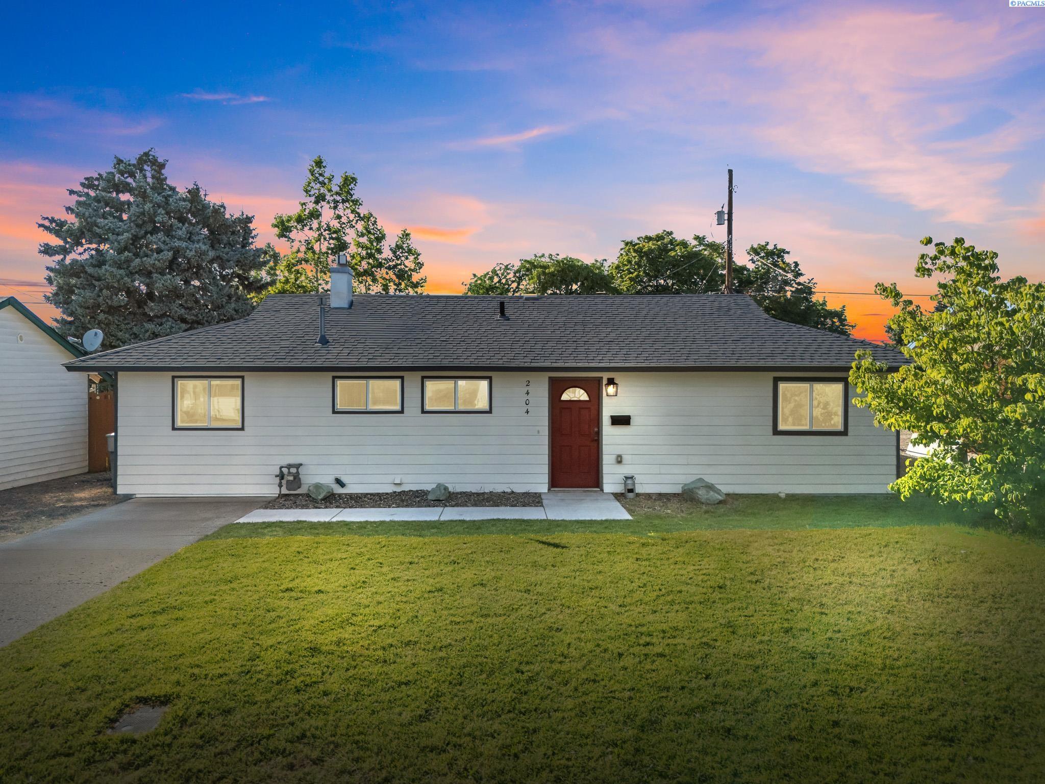 Property Photo: 2404 Dallas St WA 99352