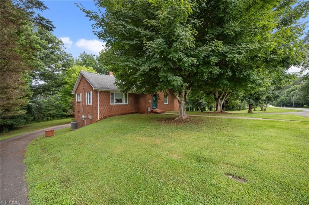 Property Photo: 3808 Old Highway 601 NC 27030