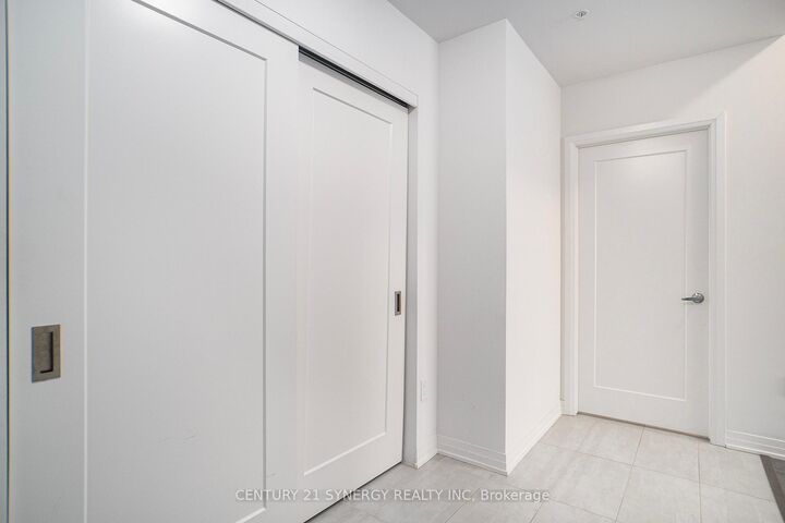 Property Photo:  805 Carling Avenue 1002  ON K1S 5W9 