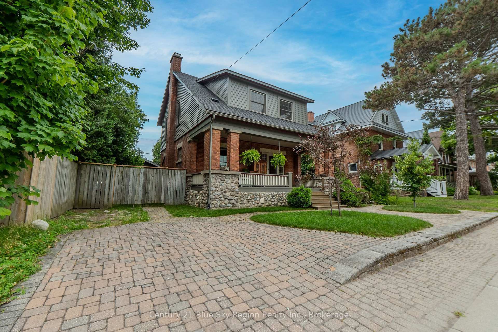 Photo de la propriété: 871 Main Street W ON P1B 2V8