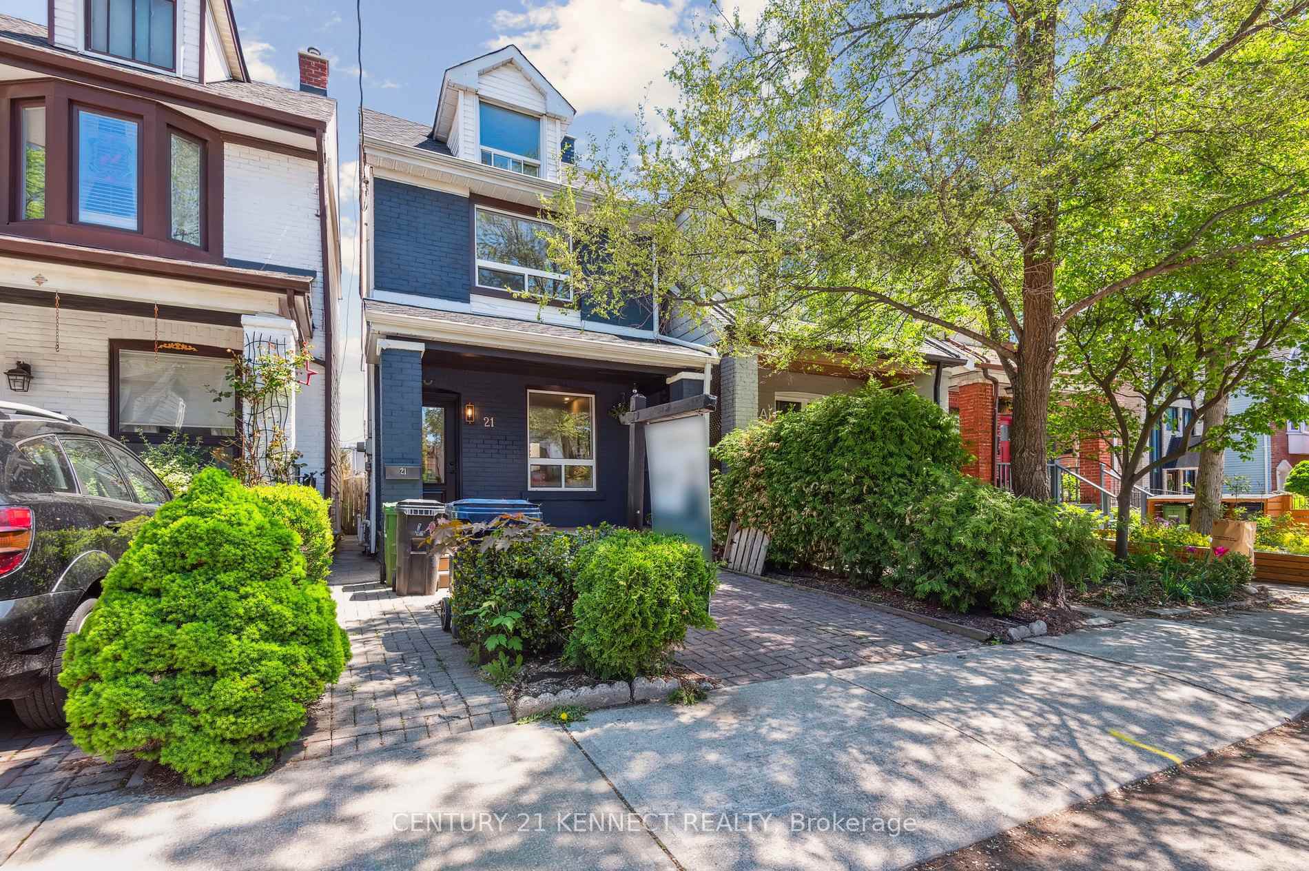 Photo de la propriété: 21 Frankdale Avenue ON M4J 3Z8