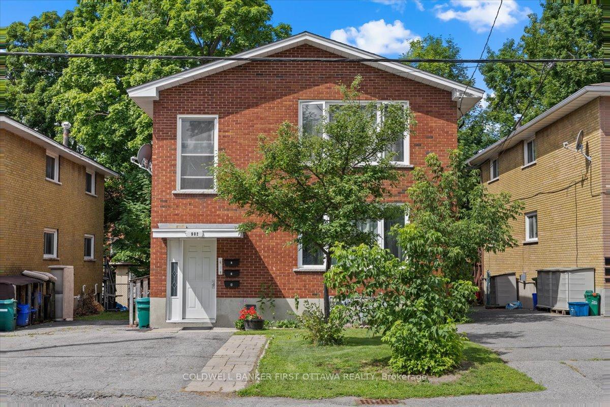 Property Photo:  902 Watson Street  ON K2B 6B9 