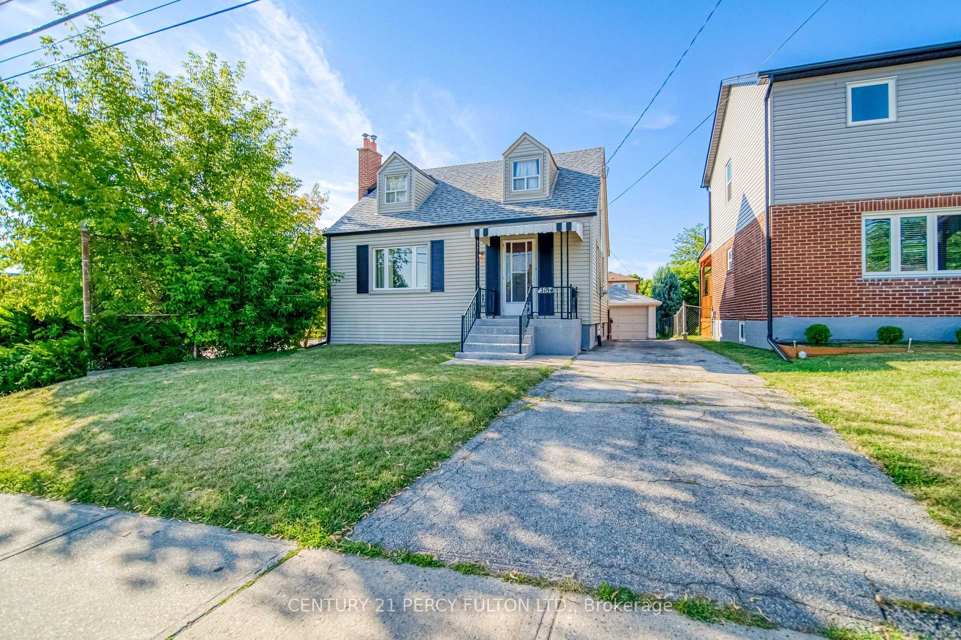 Photo de la propriété: 3184 St Clair Avenue E ON M1L 1V6