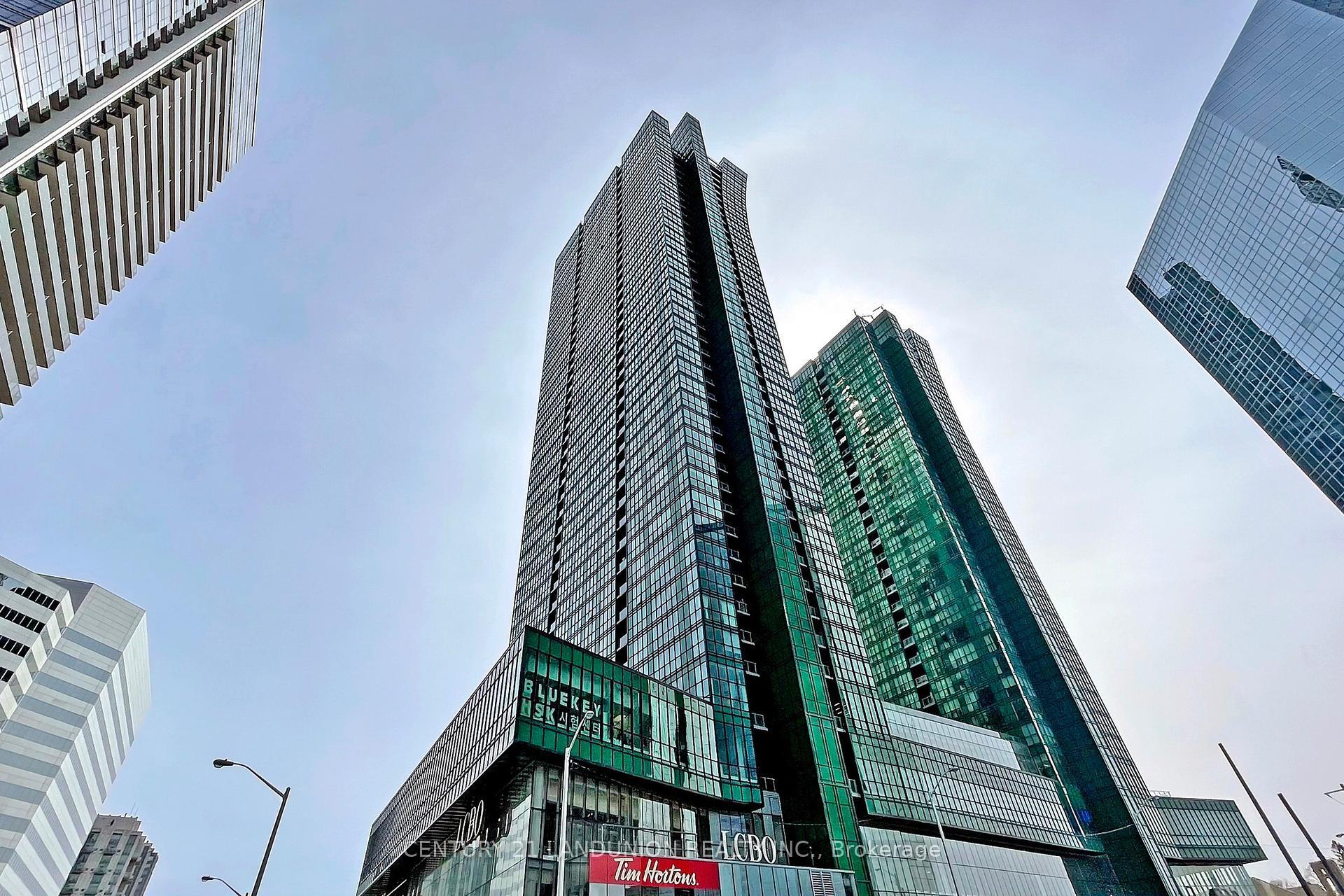 Photo de la propriété: 9 Bogert Avenue 3402 ON M2N 0H3