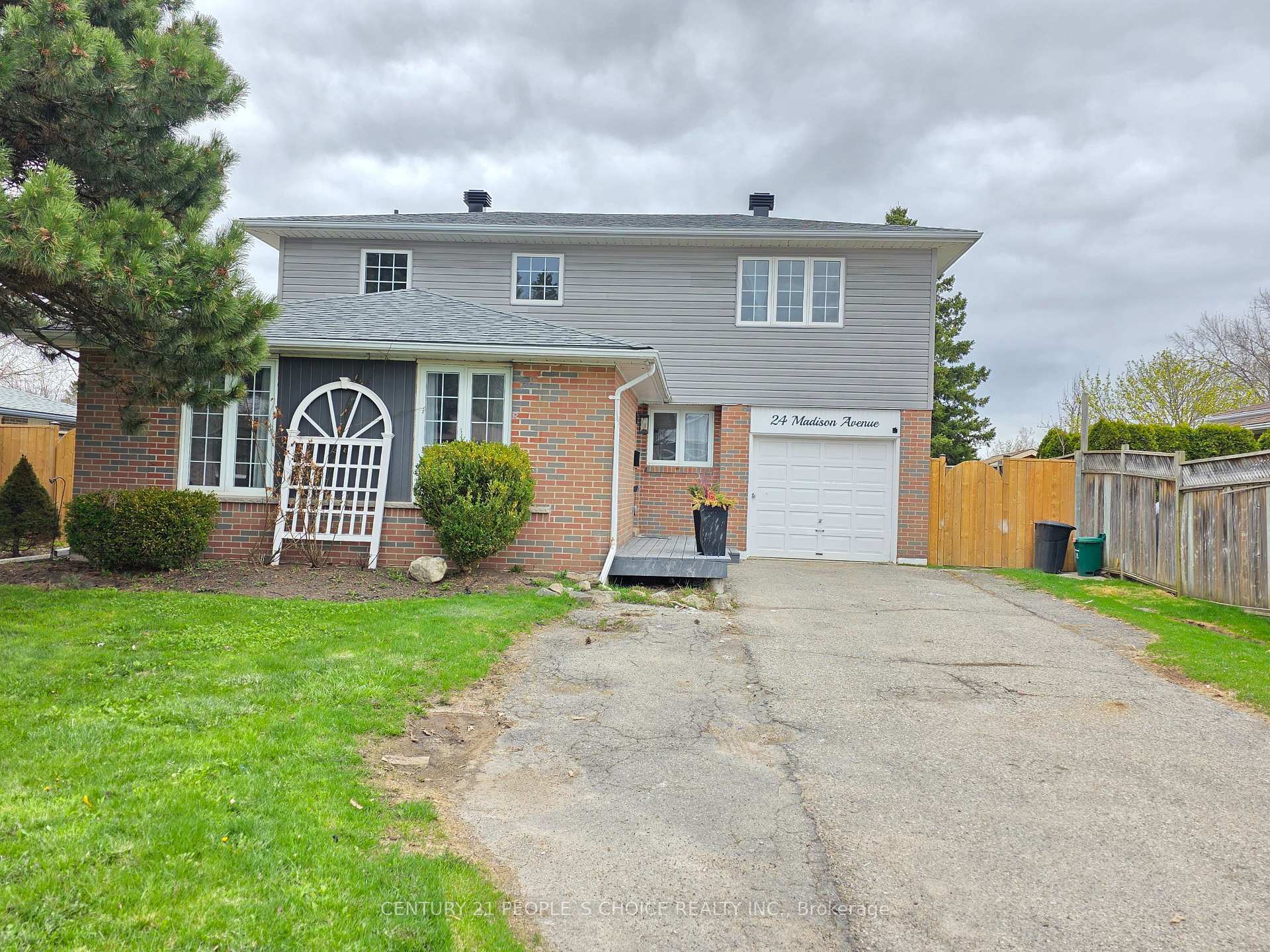 Photo de la propriété: 24 Madison Avenue ON L9W 1S2