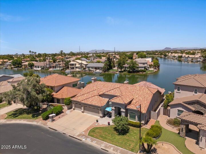 Property Photo:  2136 E Freeport Lane  AZ 85234 