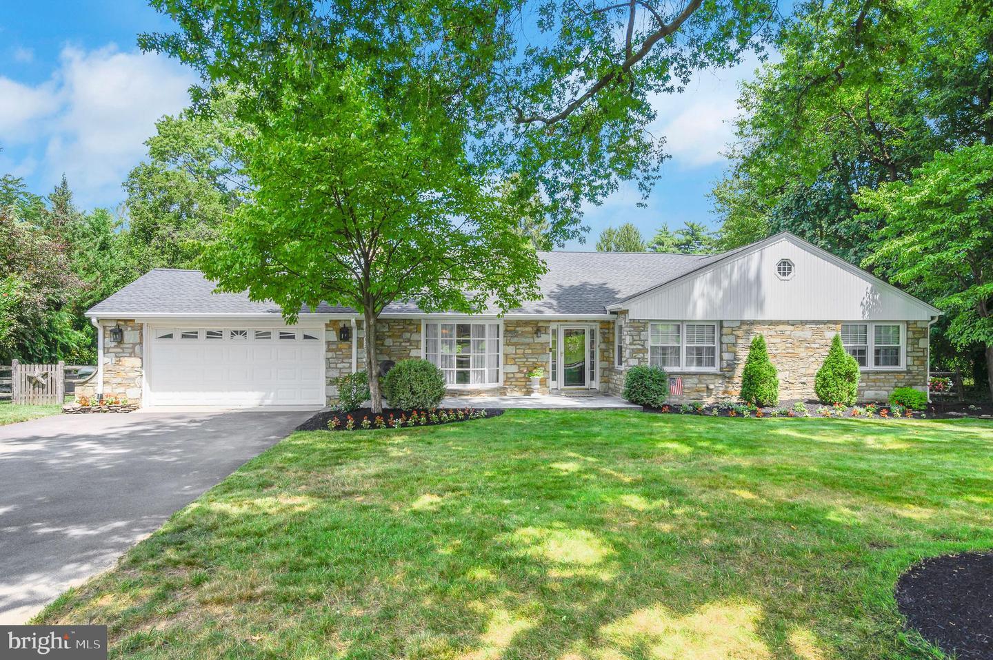 Property Photo: 1350 King Road PA 19006