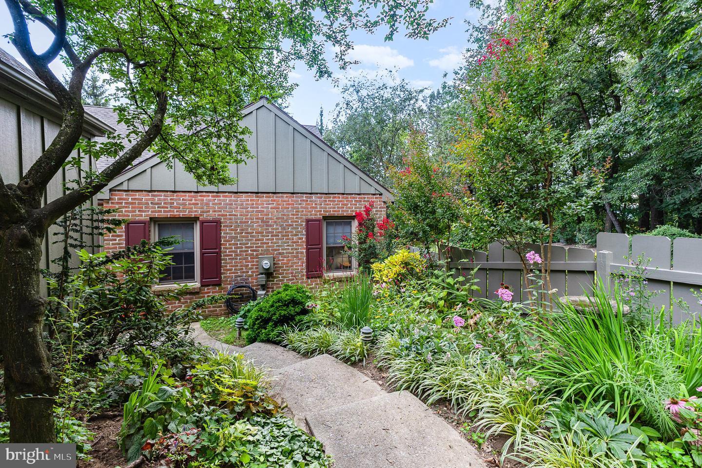 Property Photo: 1181 Wicklow Court PA 17036