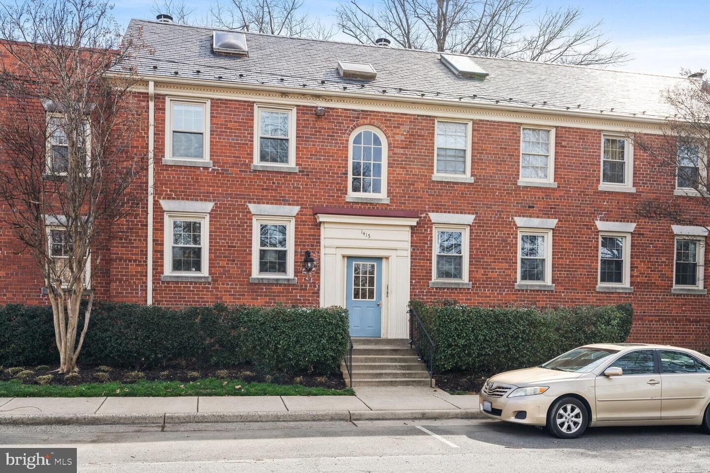 Property Photo: 1415 E Abingdon Drive 3 VA 22314
