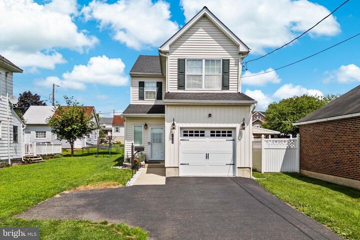 Property Photo:  1619 Riegel Street  PA 18055 