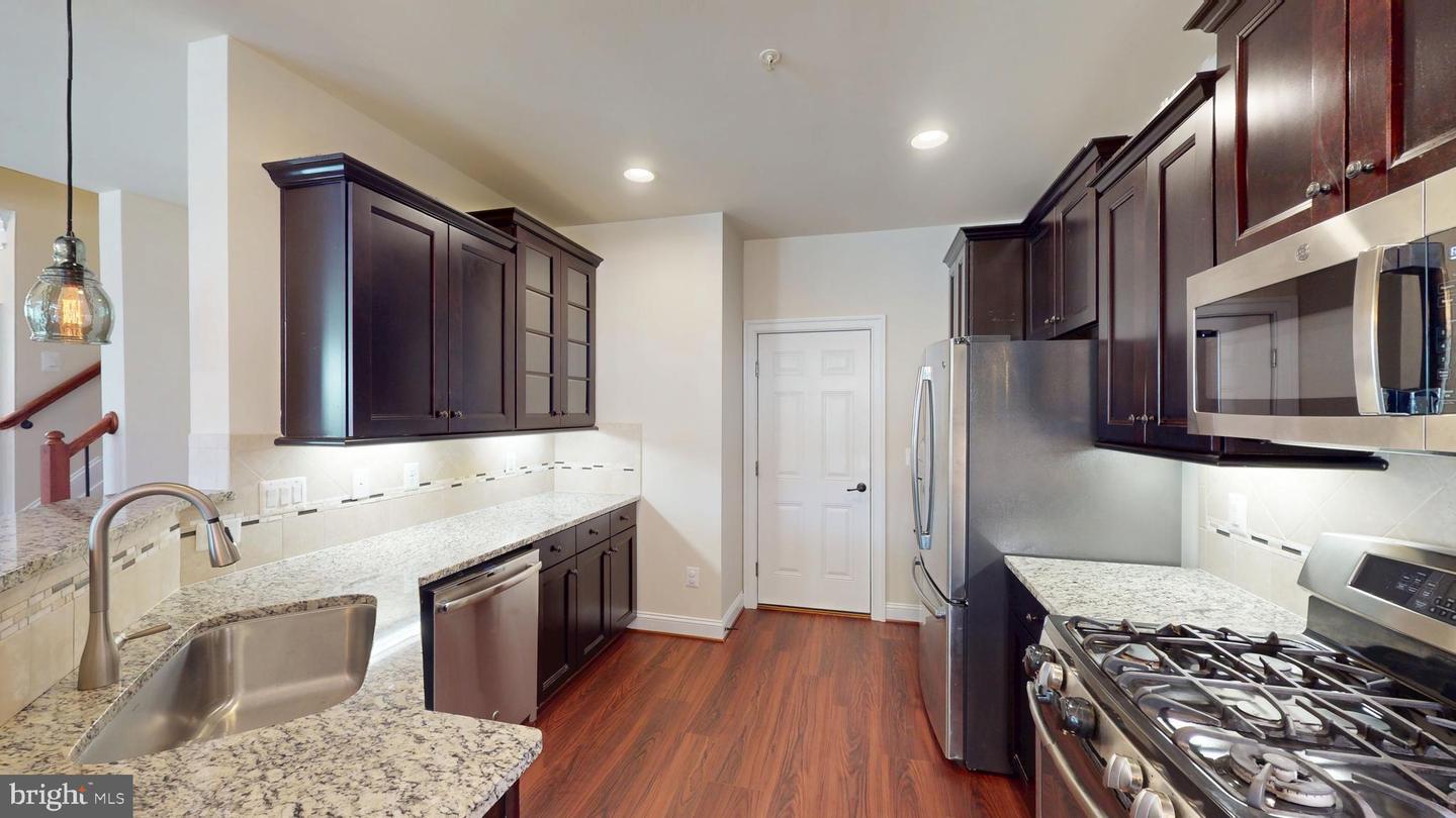 Property Photo: 42594 Wildly Terrace VA 20148