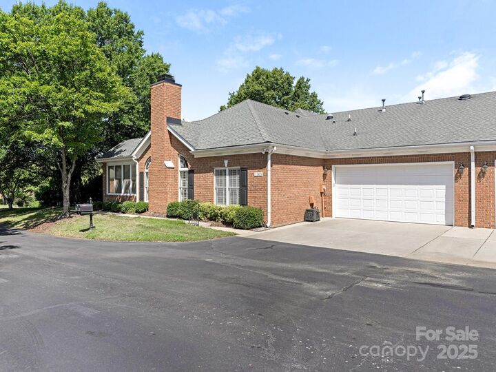Property Photo: 11360 Olde Turnbury Court NC 28277