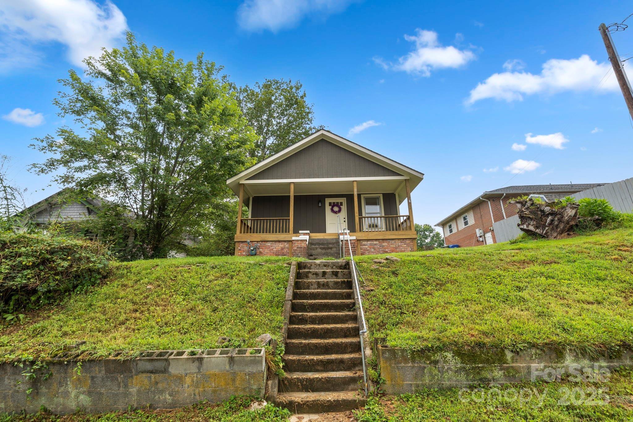 907 Highland Avenue  Hendersonville NC 28792 photo