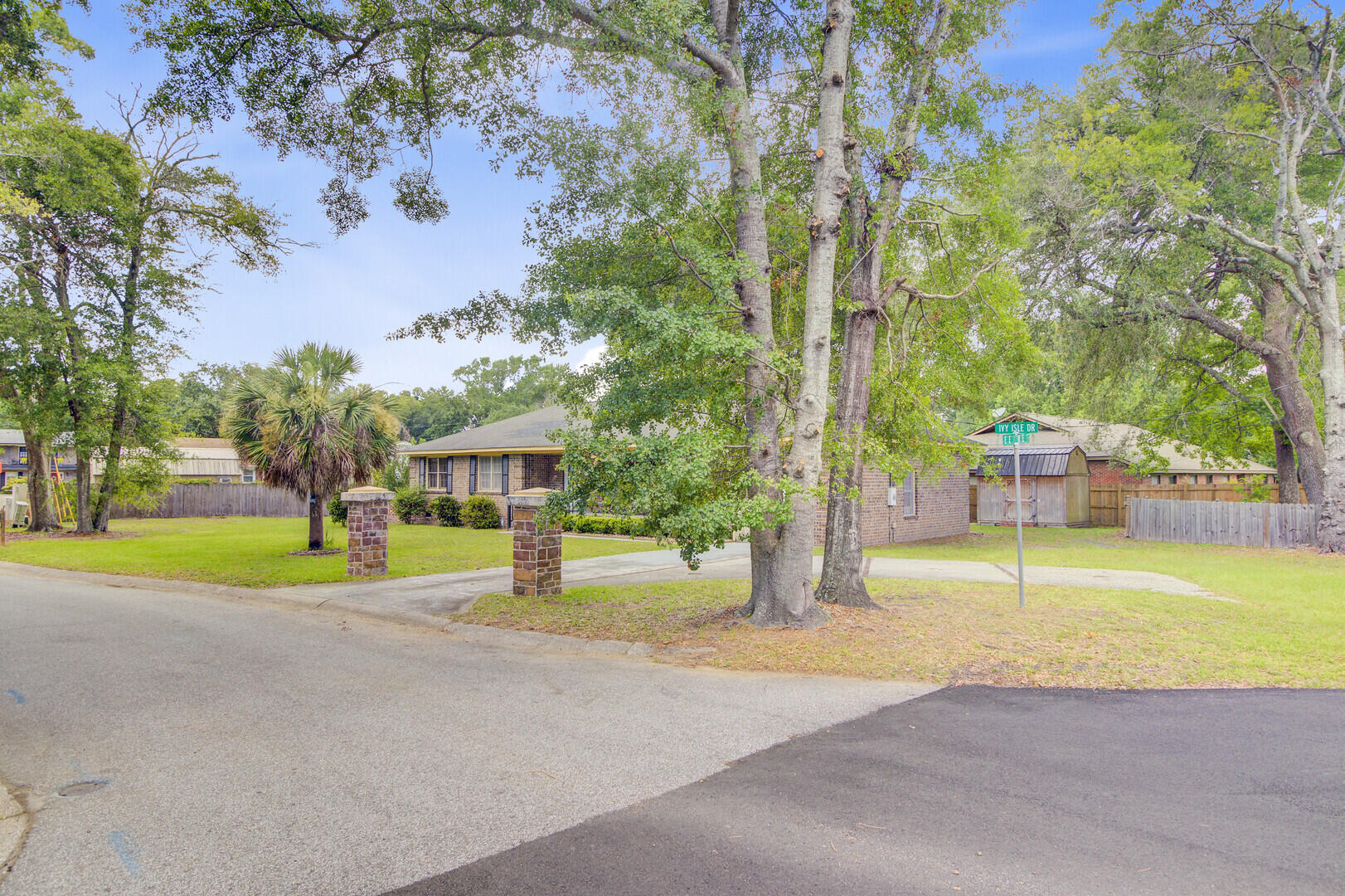 Property Photo:  1404 Ivy Isle Drive  SC 29412 