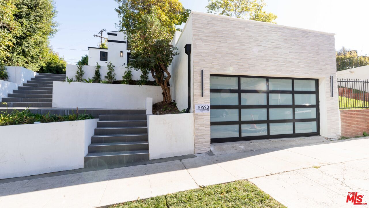 Property Photo:  10520 Ashton Ave  CA 90024 