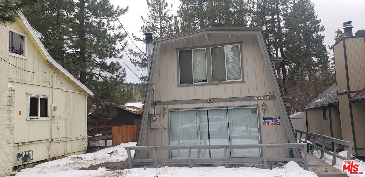 Property Photo:  40249 Esterly Ln  CA 92315 
