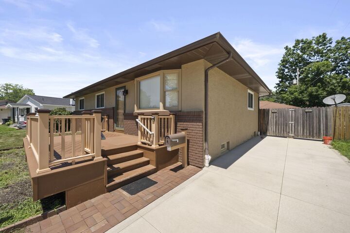 Property Photo: 471 Deerwood E Avenue OH 43230